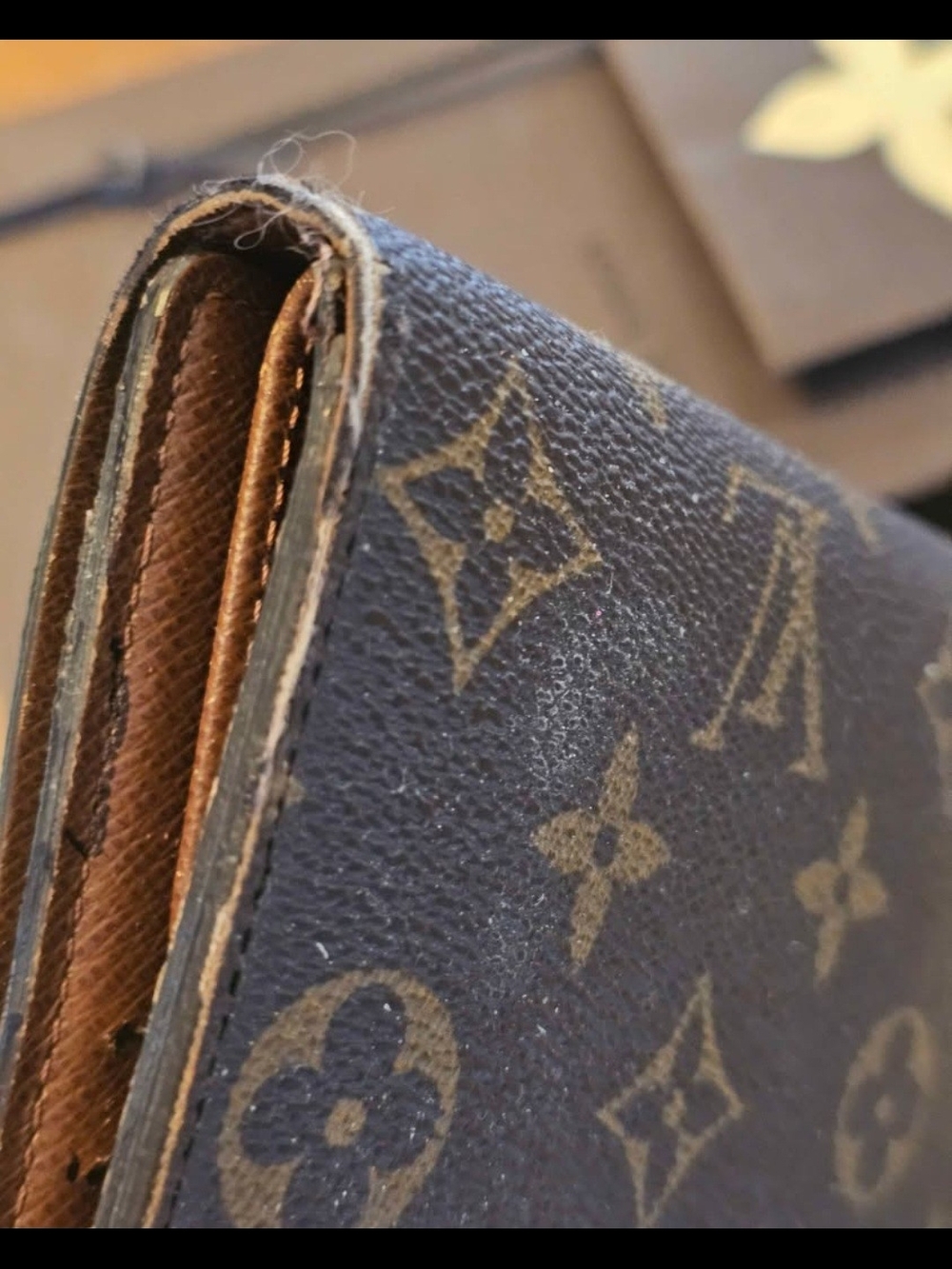 Louis Vuitton trifold wallet - Picture 7 of 7